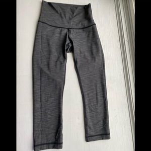 Lululemon high Rise Wunder Under Crop - size 6